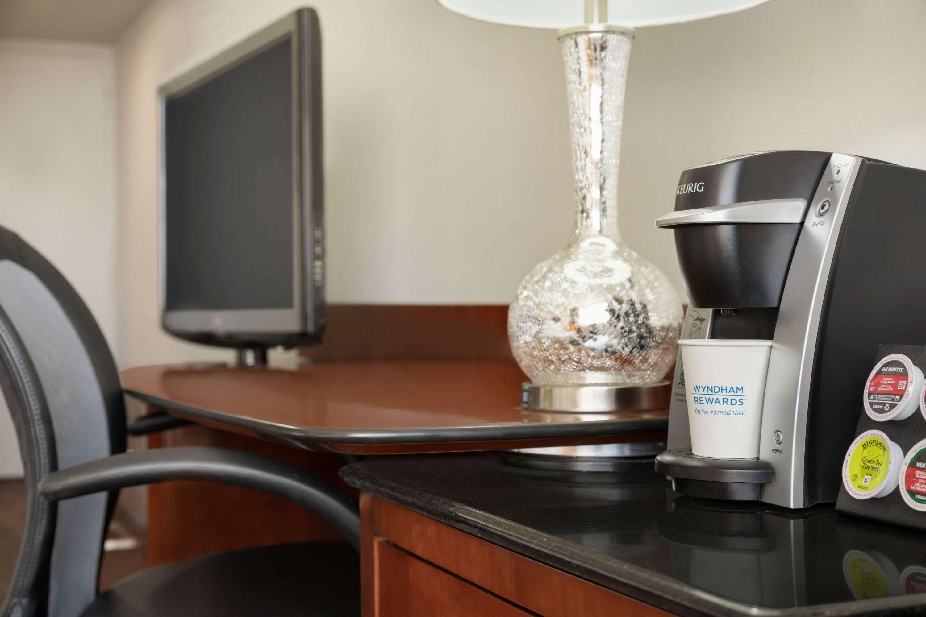 Travelodge By Wyndham Quebec City Hotel & Convention Centre Экстерьер фото
