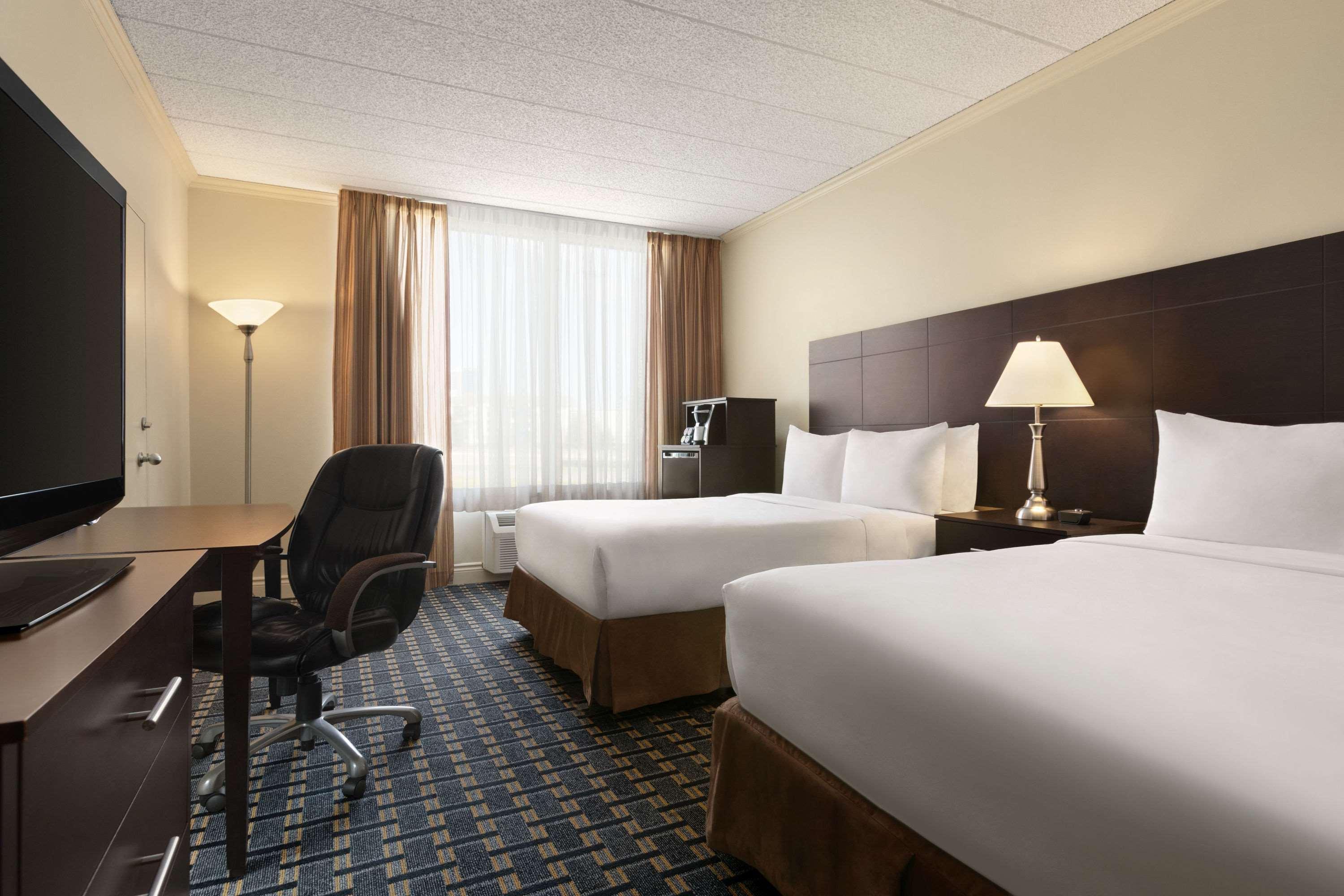 Travelodge By Wyndham Quebec City Hotel & Convention Centre Экстерьер фото