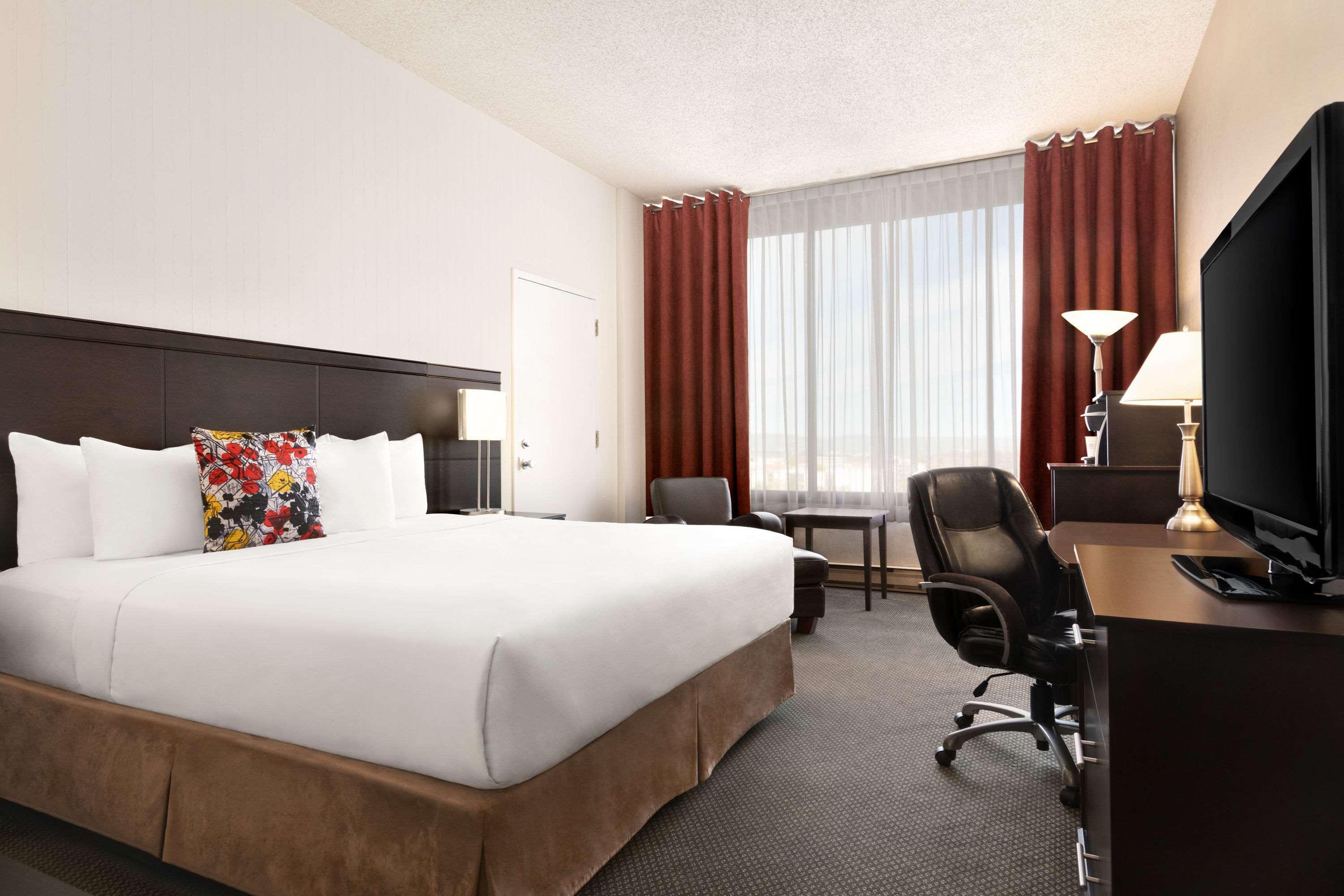 Travelodge By Wyndham Quebec City Hotel & Convention Centre Экстерьер фото