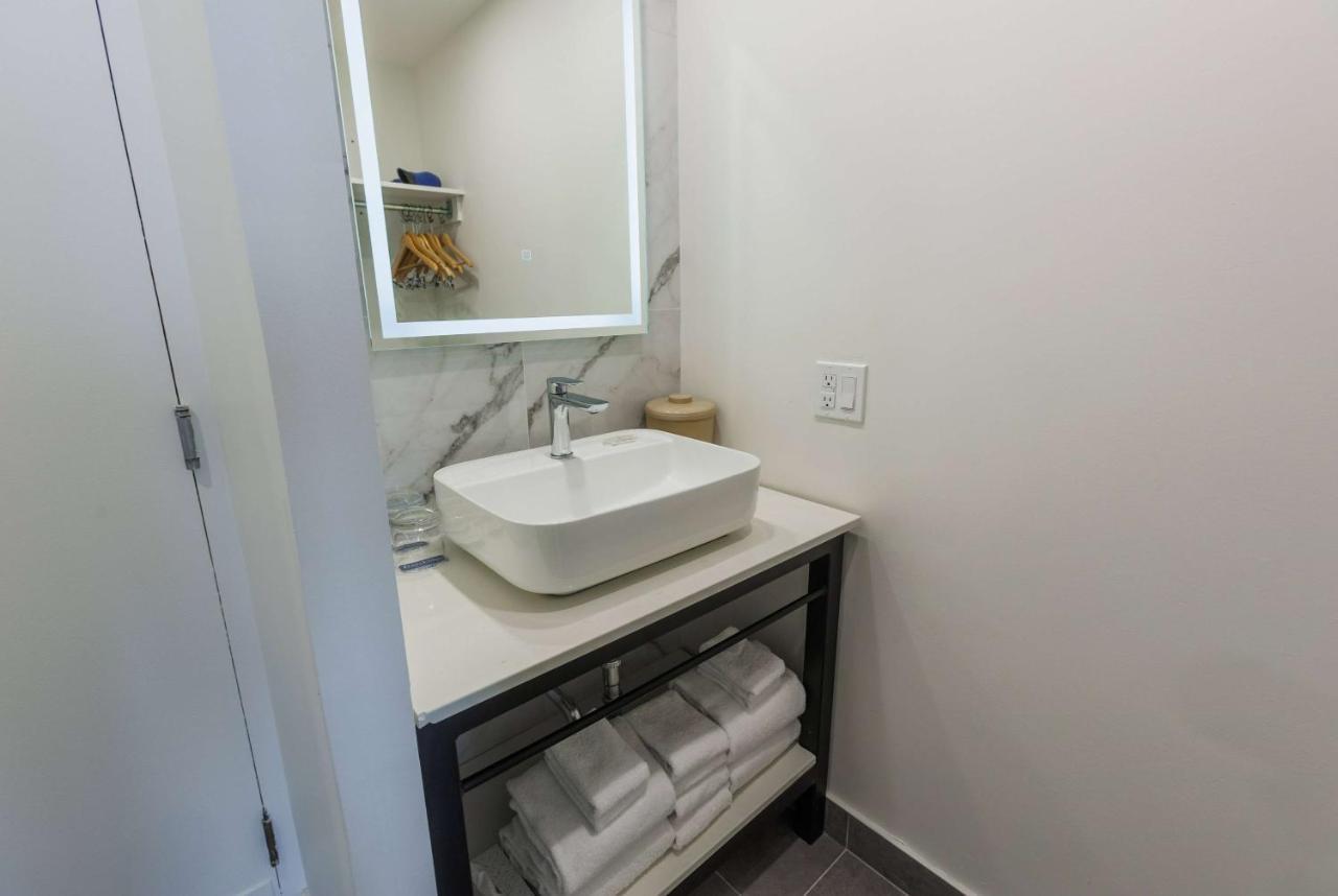 Travelodge By Wyndham Quebec City Hotel & Convention Centre Экстерьер фото