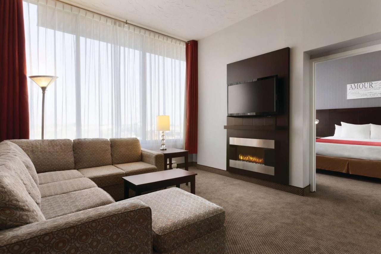 Travelodge By Wyndham Quebec City Hotel & Convention Centre Экстерьер фото