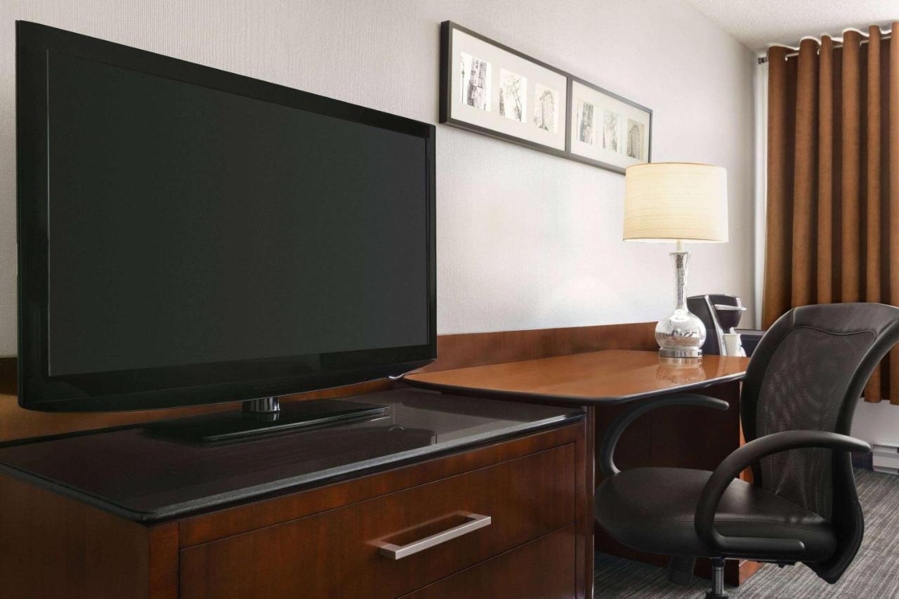 Travelodge By Wyndham Quebec City Hotel & Convention Centre Экстерьер фото