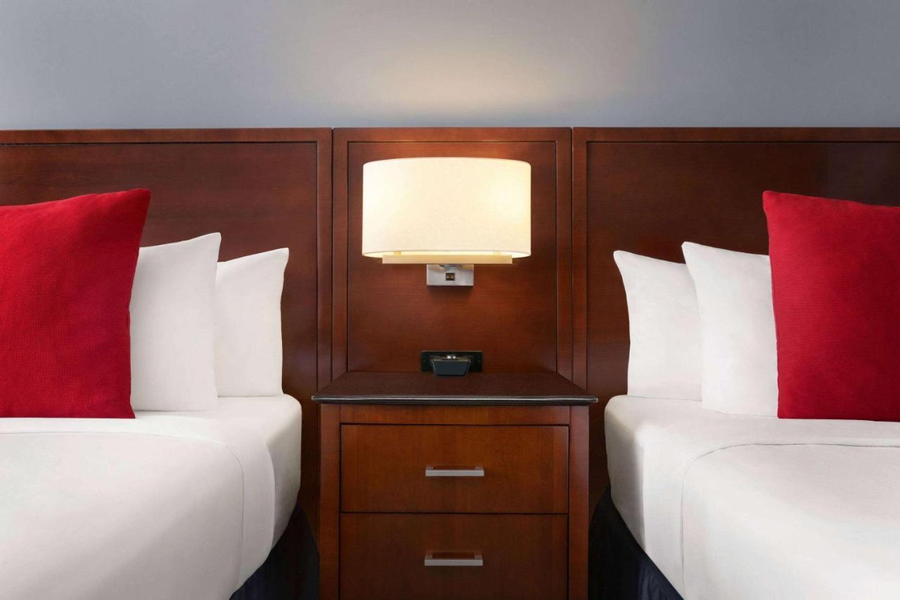 Travelodge By Wyndham Quebec City Hotel & Convention Centre Экстерьер фото