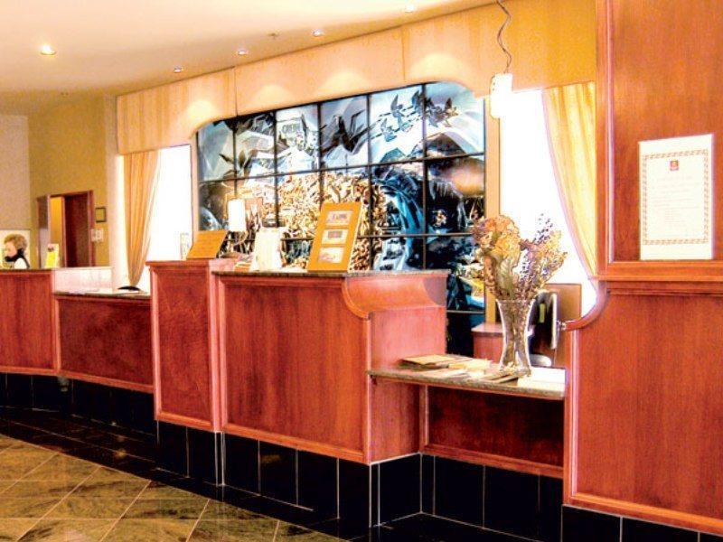 Travelodge By Wyndham Quebec City Hotel & Convention Centre Экстерьер фото