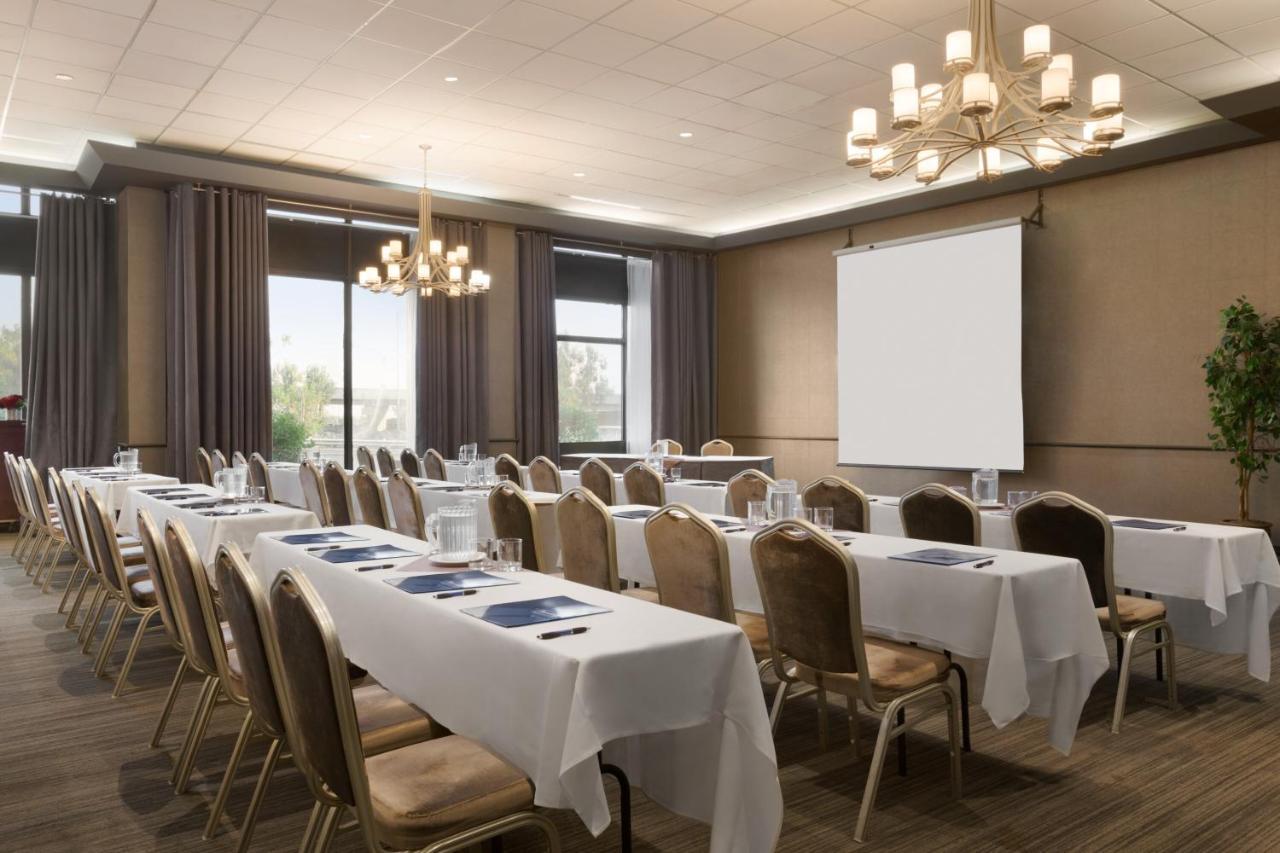 Travelodge By Wyndham Quebec City Hotel & Convention Centre Экстерьер фото